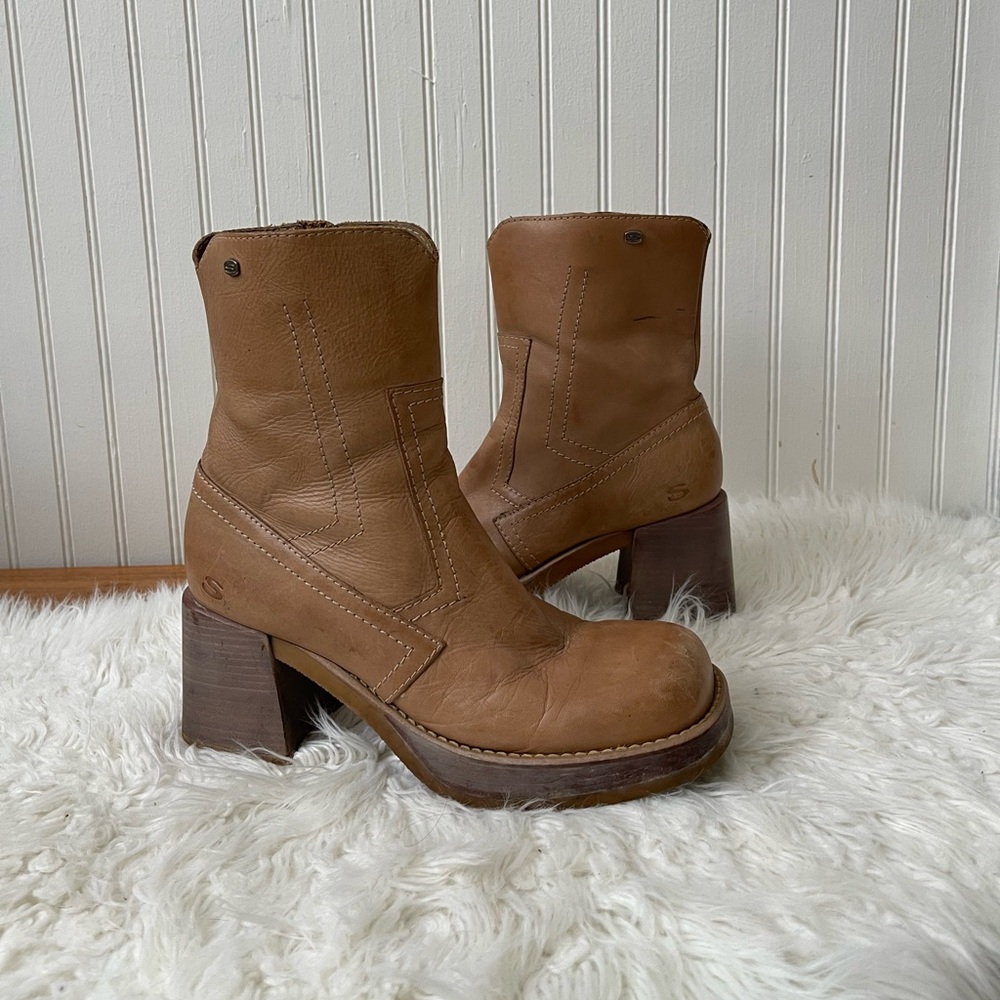 SOLD Vintage y2k sketchers chunky boots